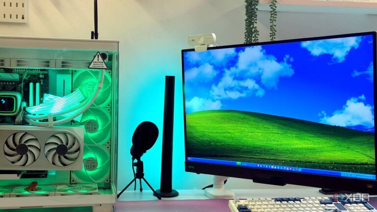 My Windows 11 PC now has the iconic Windows XP taskbar, and it's weirdly perfect