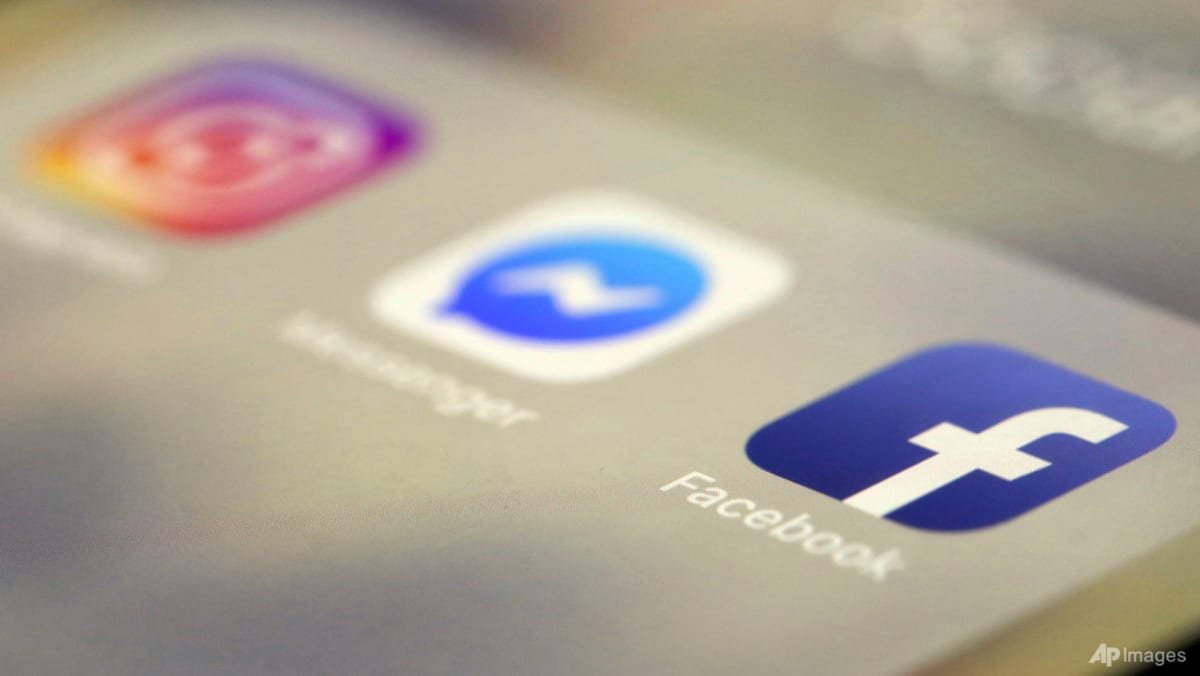 Facebook and Instagram suffer global outage