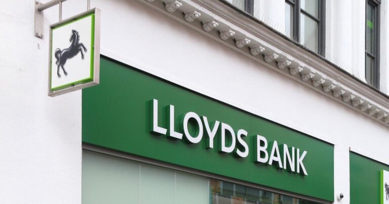 Is Lloyds Bank app down? Issues reported by customers