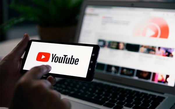YouTube turns into a messenger: the platform has returned the function of private messages