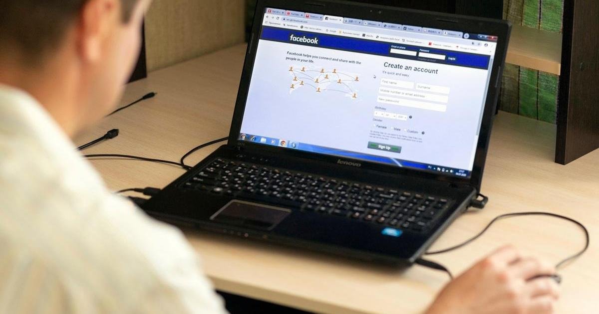 Facebook desktop version hit by global outage