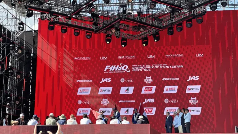 Шон Торренте выиграл первый Гран-при Formula 1 H2O на Иссык-Куле