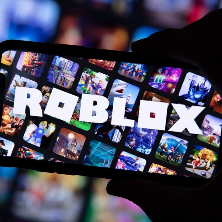 Hackers Are Using a Fake Roblox Cheat To Access Your Webcam and Steal Data