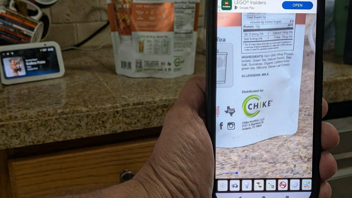I found an Android magnifier app for my aging eyes that beats camera zoom