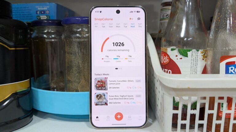 I let two AI apps track every bite I ate for three days straight to help me count calories and get back into shape. Here's the most accurate one