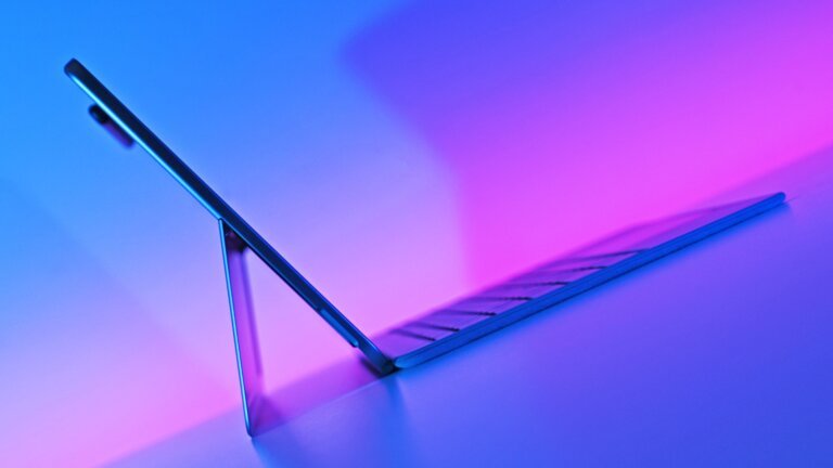 Microsoft Surface and other Windows on Arm PCs can't use Outlook or Teams right now