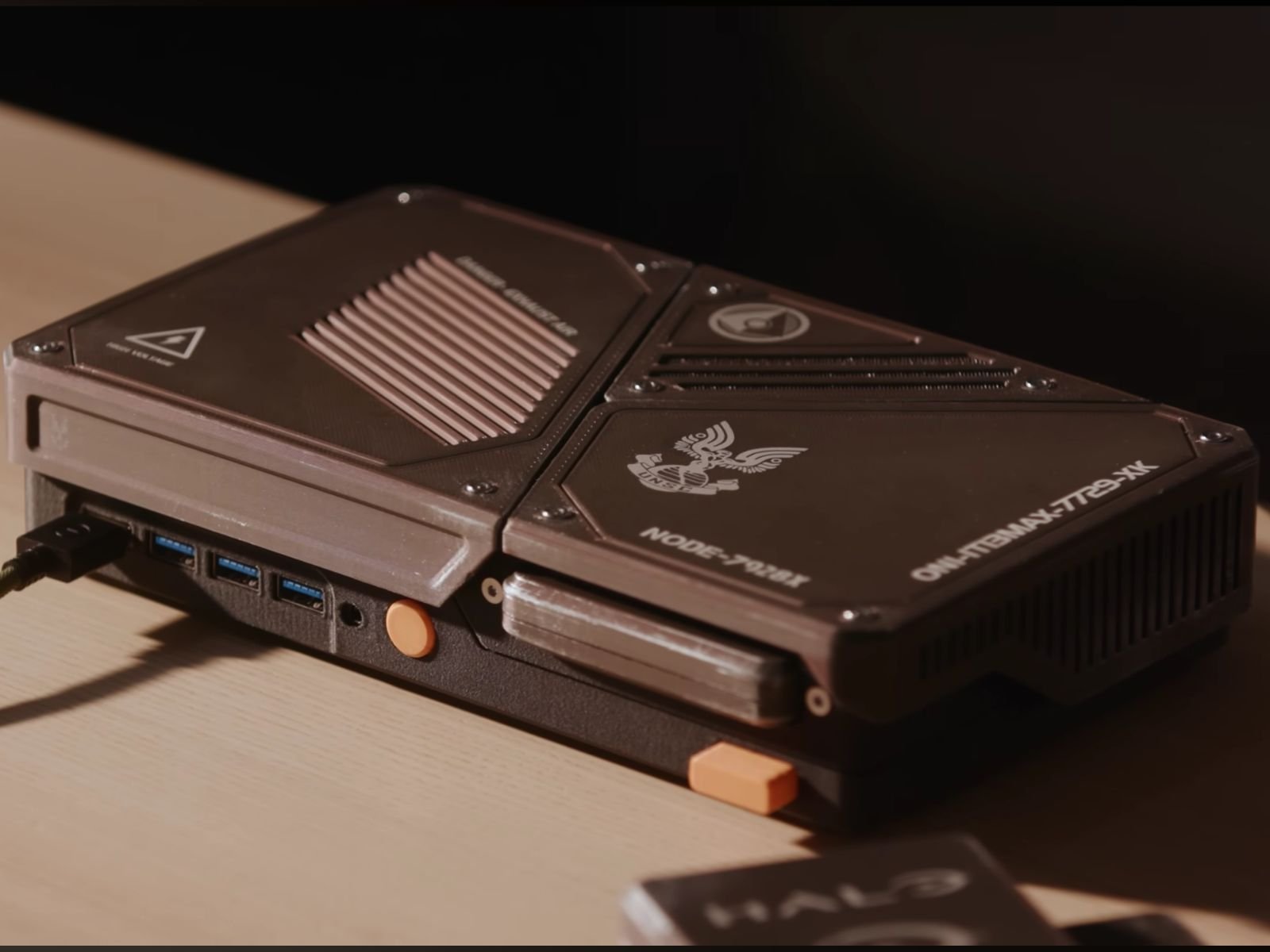 This DIY Halo console runs games from physical cartridges