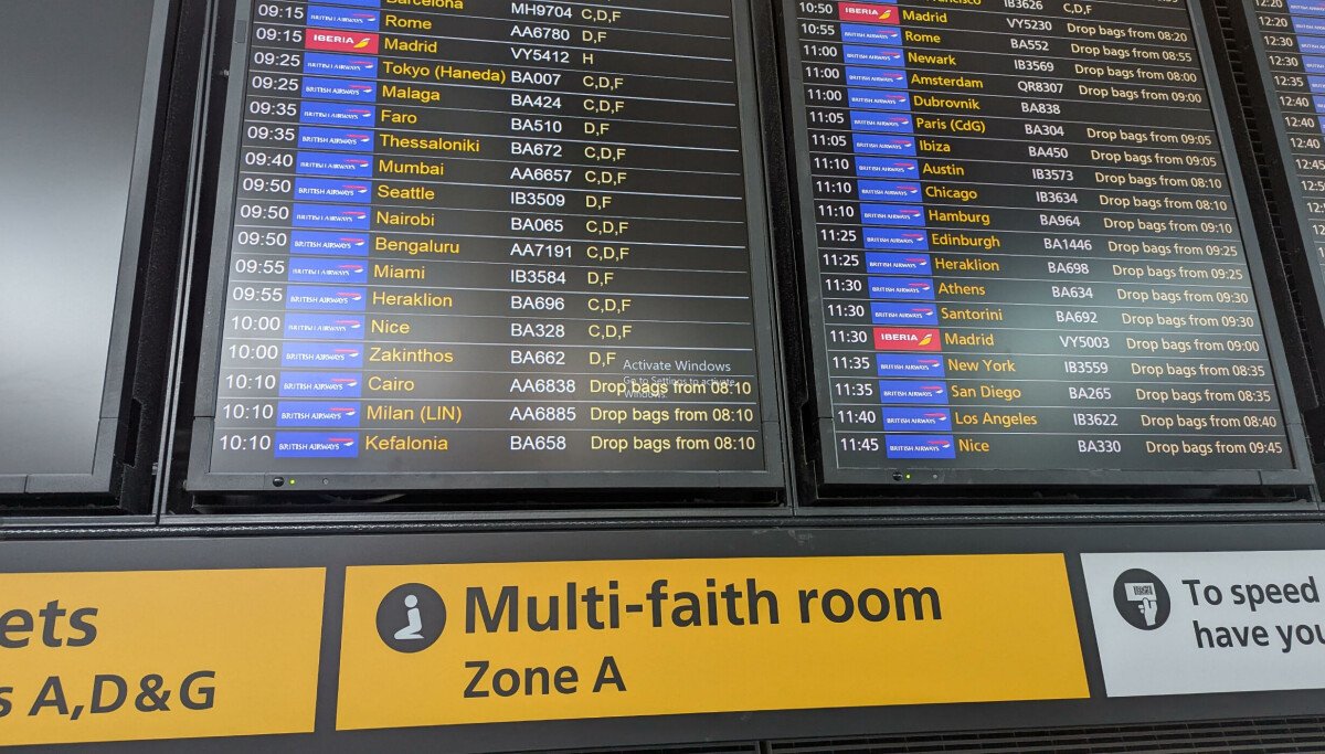Unexpected item in the bagging area as Windows Activation error pops up at check-in
