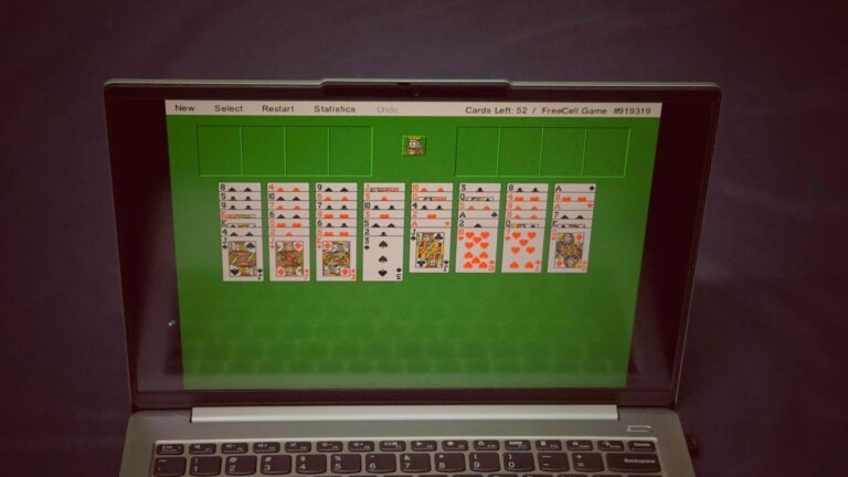 Why Windows stopped including fun games like Minesweeper, Solitaire, and Pinball