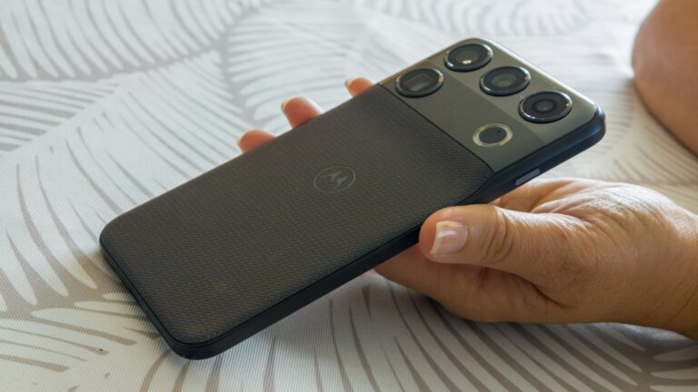 Motorola just gave privacy fans a big reason to consider the Signature 27