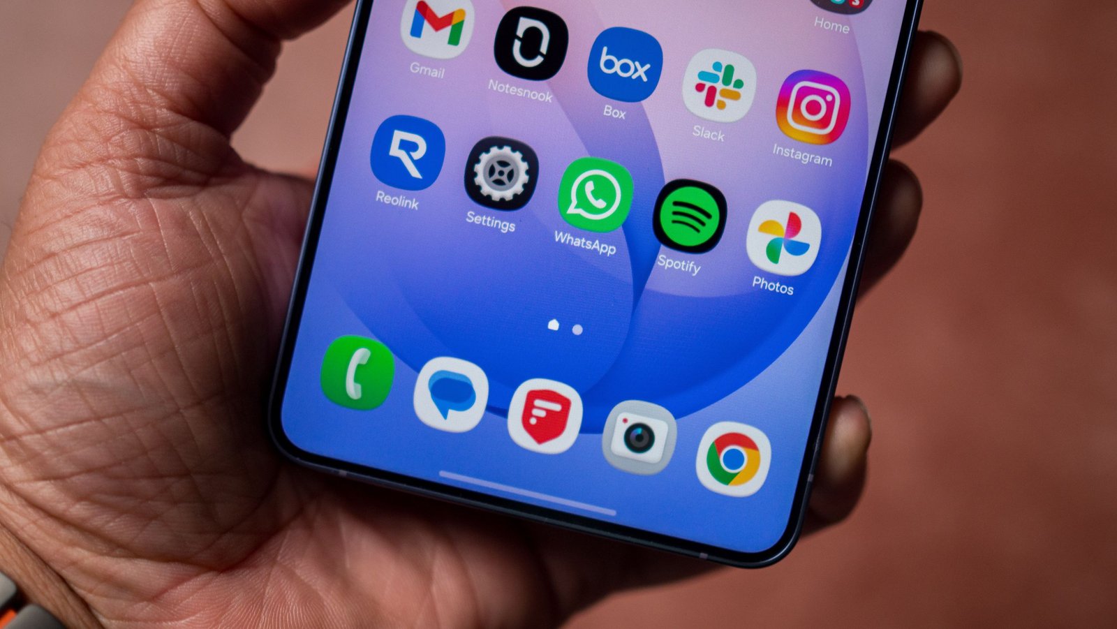 Samsung is shutting down a couple of apps; vows to return new and improved