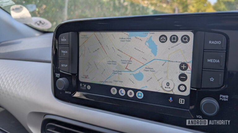 Waze on Android Auto is inexplicably hiding users' navigation information