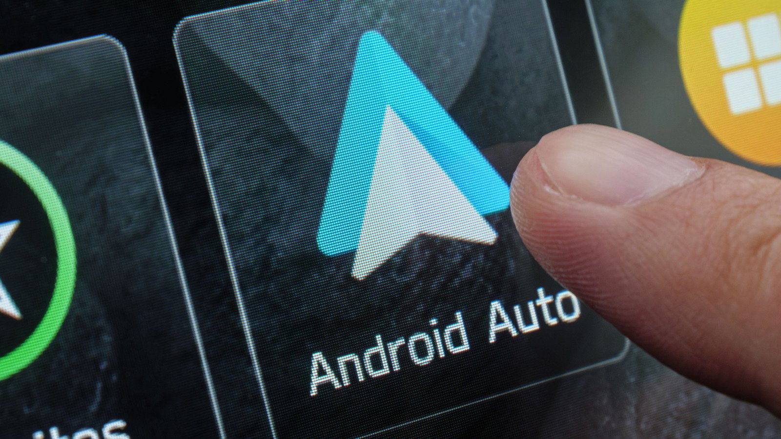 You Should Make Android Auto Less Distracting While Driving - Here's How