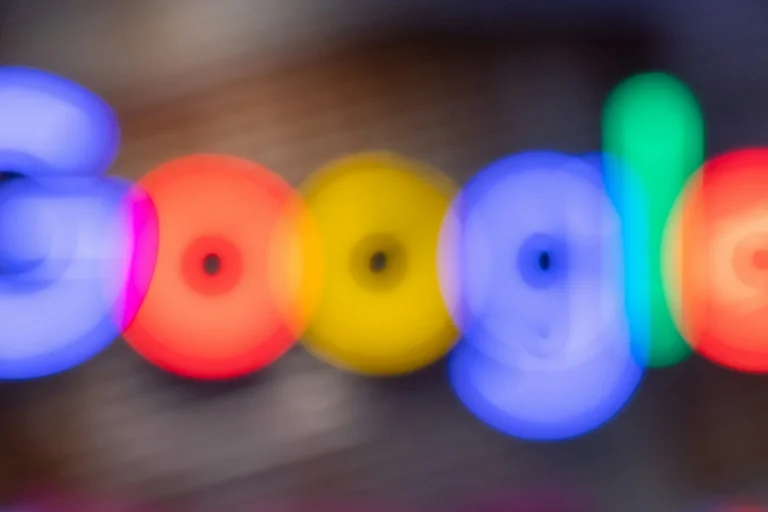 Google Play Lets Users Run Private Vibe-Coded Apps on Android